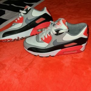 Nike airmax 5.5y or woman 7